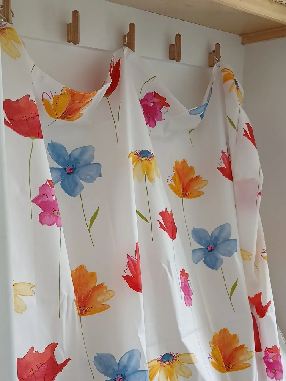 Bold Watercolor Floral 100% Polyester Shower Curtain 69